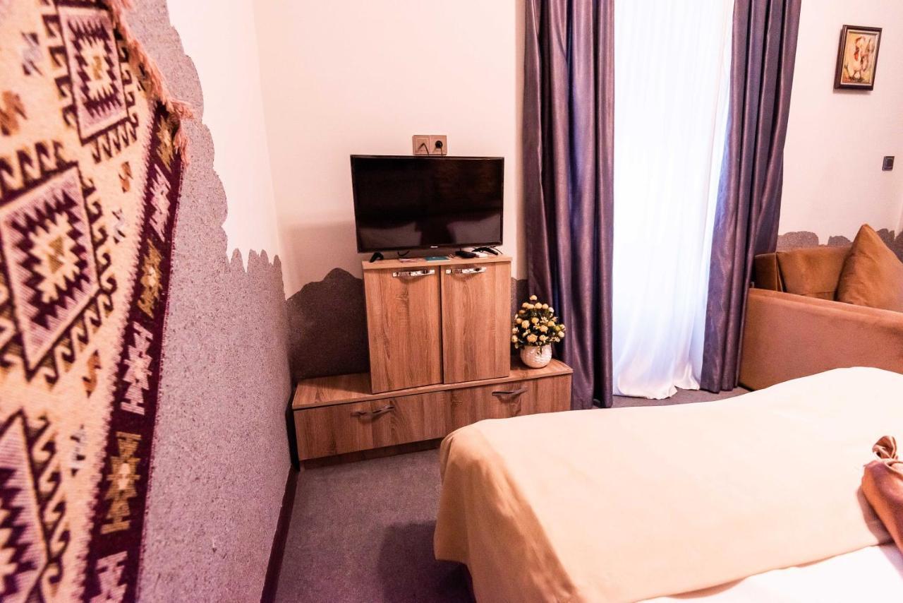 Castello Inn Bakoe Buitenkant foto