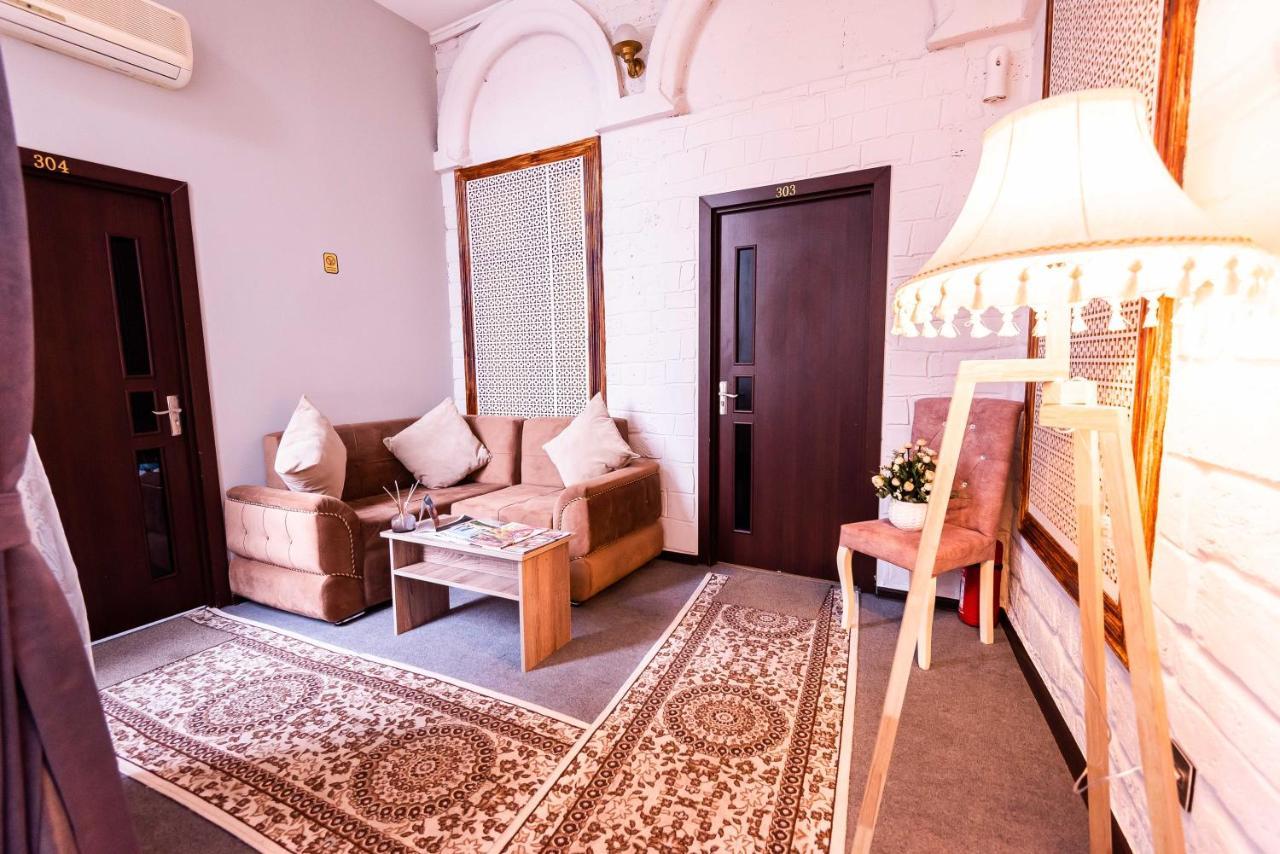 Castello Inn Bakoe Buitenkant foto
